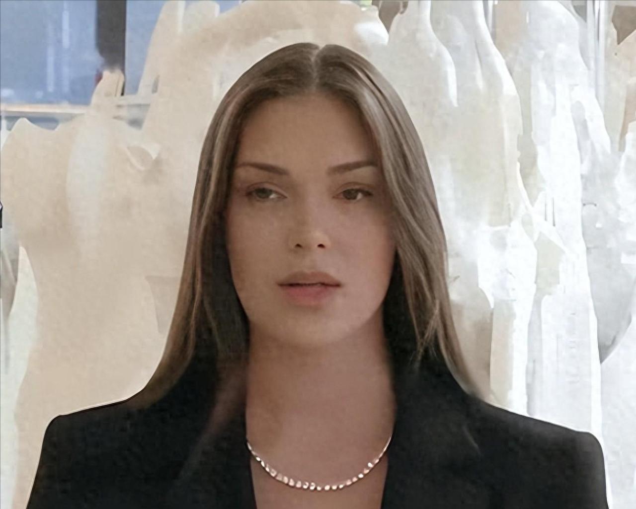 公开辱华后果严重！冠军头衔取消，职业生涯全毁

这位来自芬兰的小姐，做出存在争议