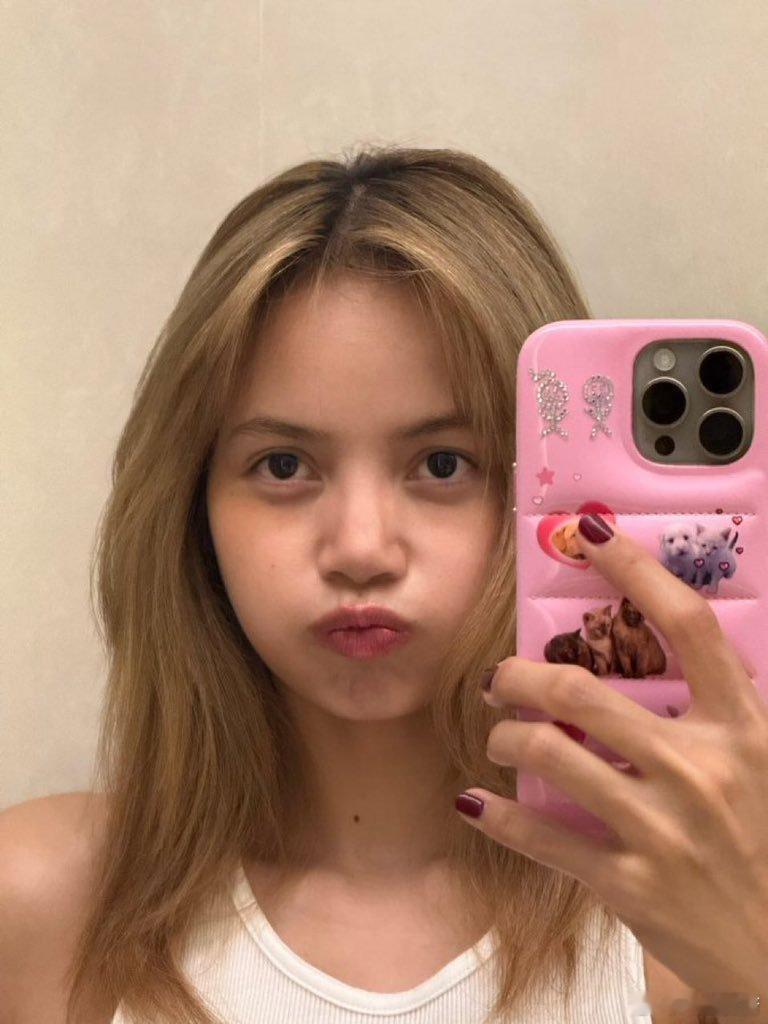 Lisa最新素颜照，这状态简直无敌了！ ​​​