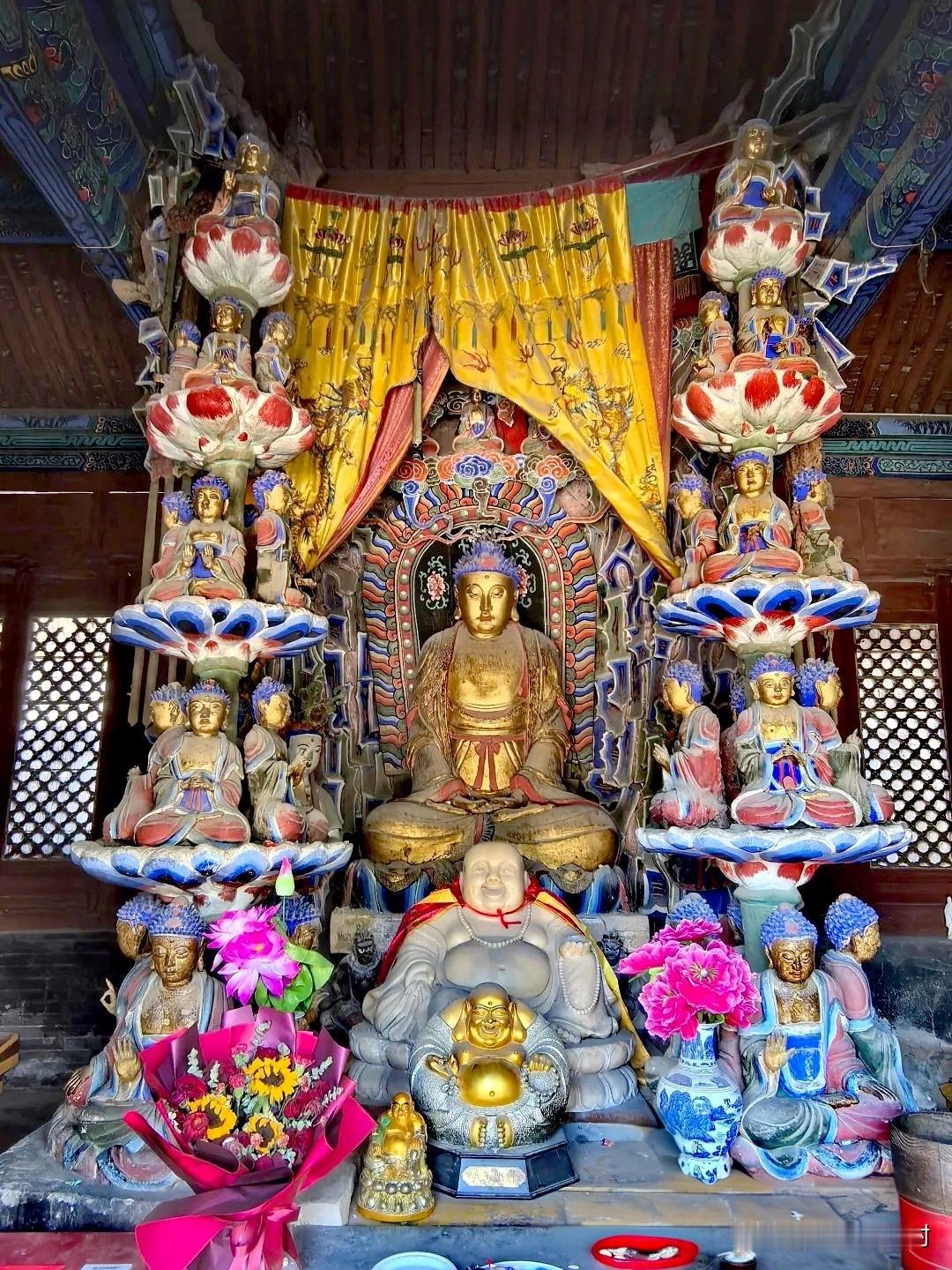 五台山南山寺极乐寺天王殿，藏着山西古彩塑巅峰凌空悬塑，整组造像演绎弥勒菩萨龙华三