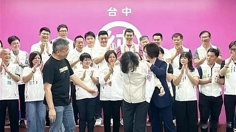 民进党台中市长参选人何欣纯邀请蔡英文担任竞选荣誉主任委员，蔡英文今（8日）前往何
