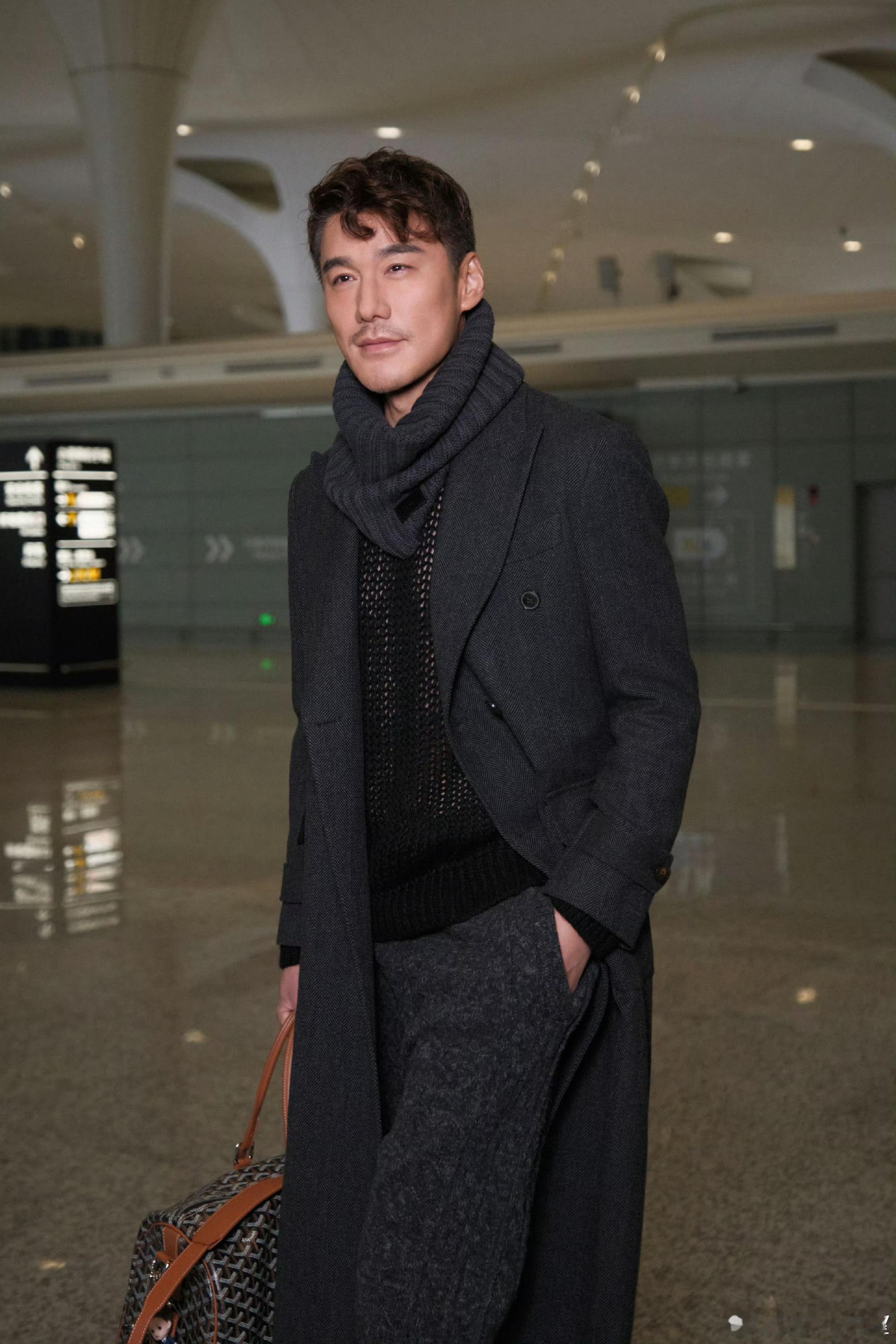 时装周伦敦时装周 胡兵出发伦敦时装周，迎来全球大使身份第十年里程碑！从东方超模到