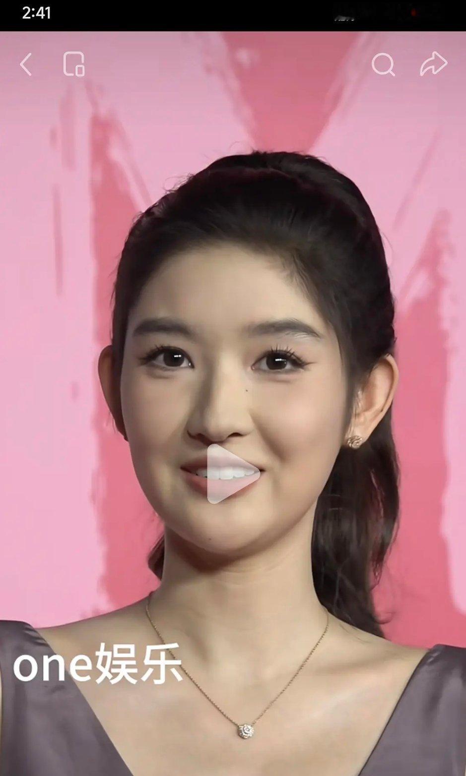 王玉雯单看脸远不如四普吧，有点肿 