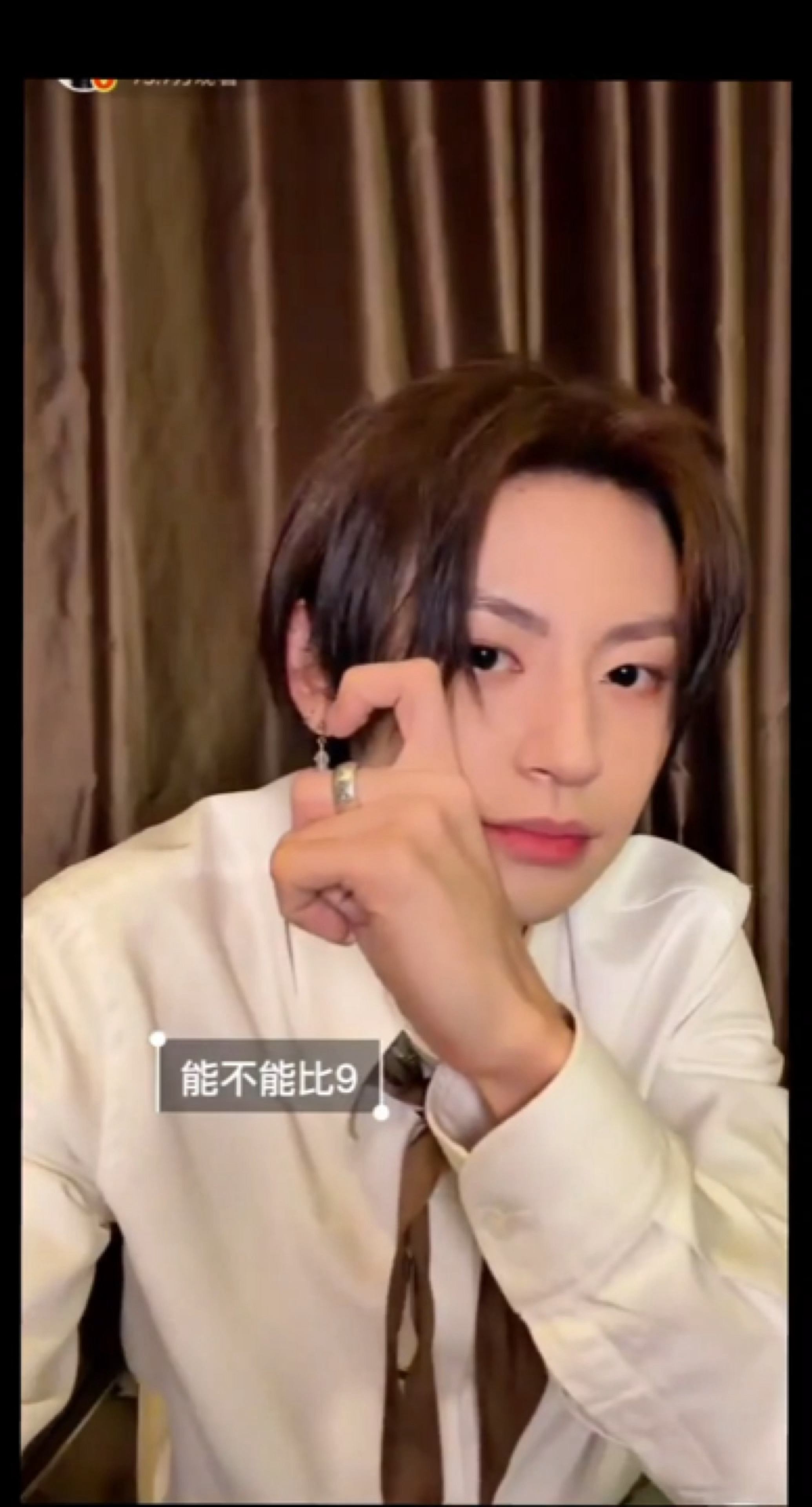 小鬼出道八周年直播 又被王琳凯感动到了，8周年了，他对粉丝还是有求必应。能长红的