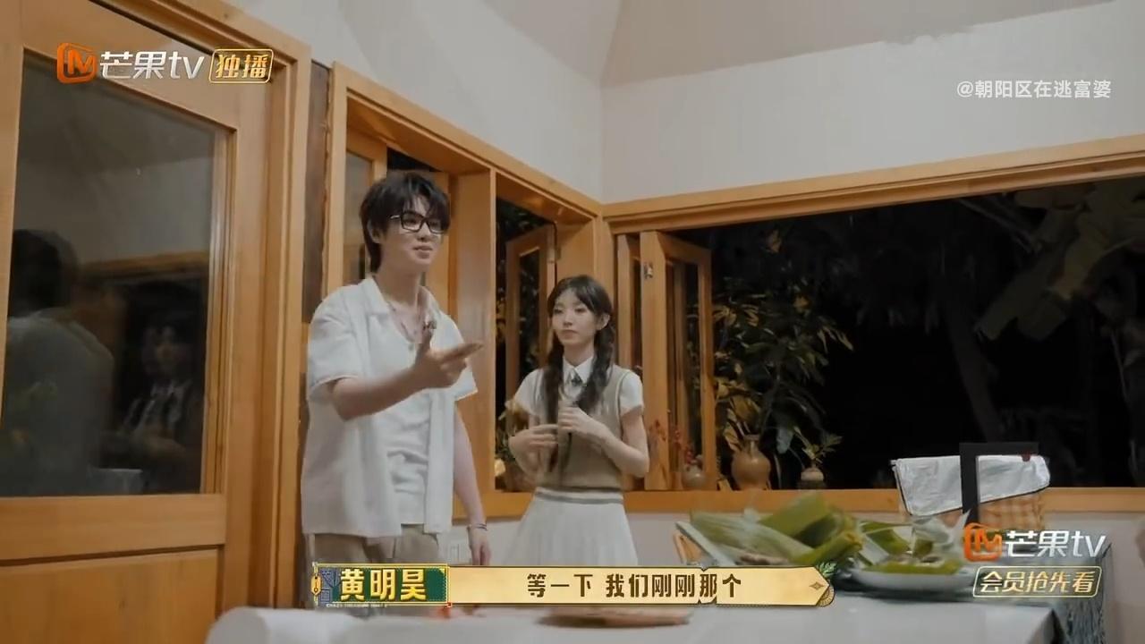 田曦薇的长玉脑还在发力别人解谜专心思考线索，只有田曦薇满脑子都是长玉，看到对应梗
