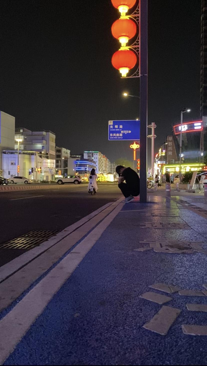 随着年龄的增长，渐渐喜欢上了孤独，喜欢上了安静，这样的夜晚适合我！