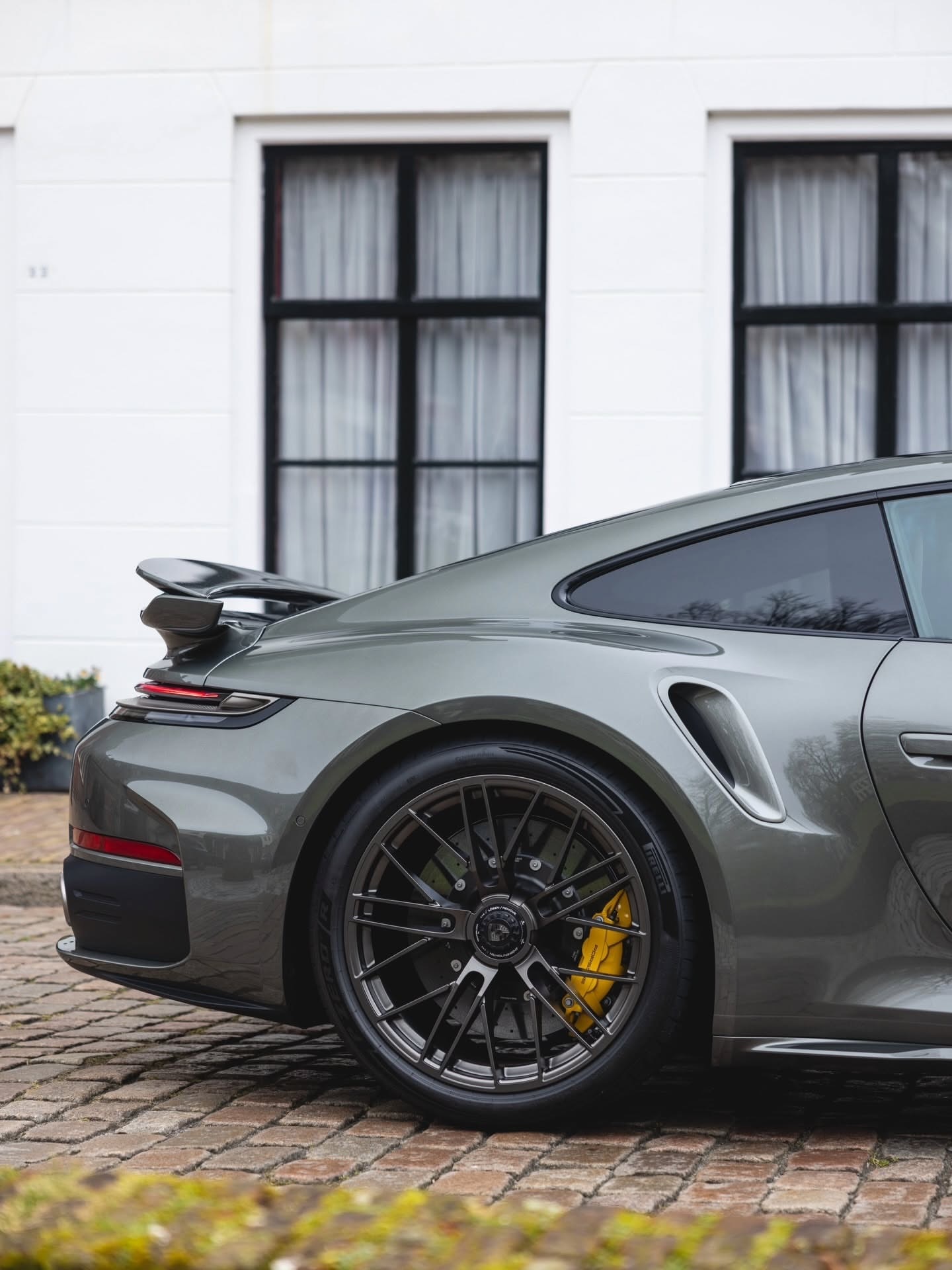 坐标荷兰：超级全能型跑车新2026款保时捷911 Turbo S，采用宝石绿金属