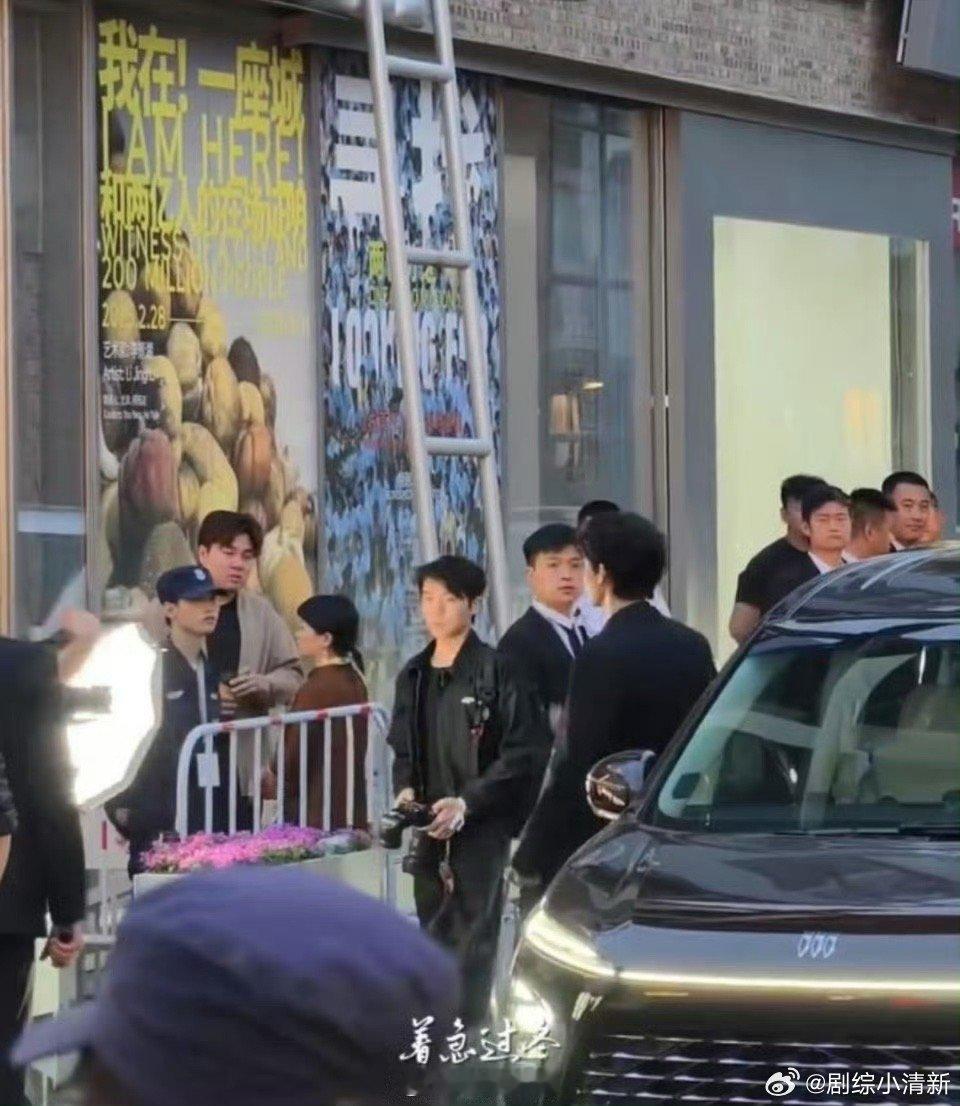 常华森动起来秒了静图 不得不说一直都觉得常华森动起来比静图好看多了，卷毛搭配上a