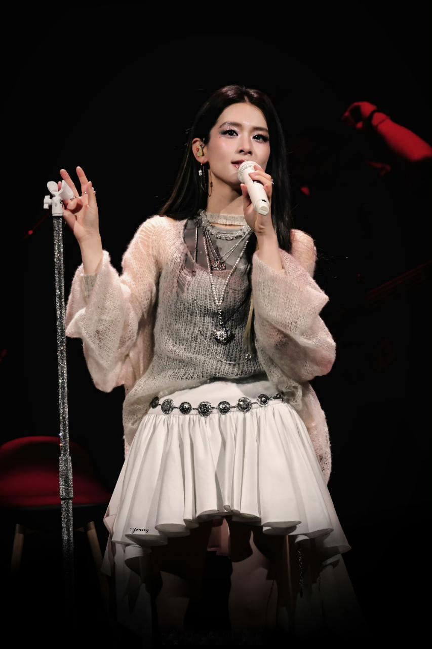 陈昊宇 「回眸」巡演广州站现场图好美啊！小眠！完全小仙女[期待][期待][期待]