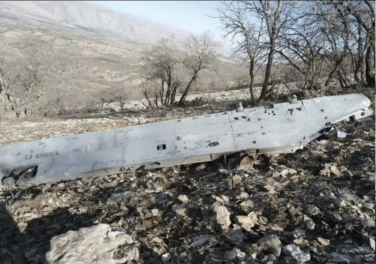 伊朗防空部队稍早前在克尔曼省锡尔詹县击落了一架以色列赫尔墨斯-900无人机。一天