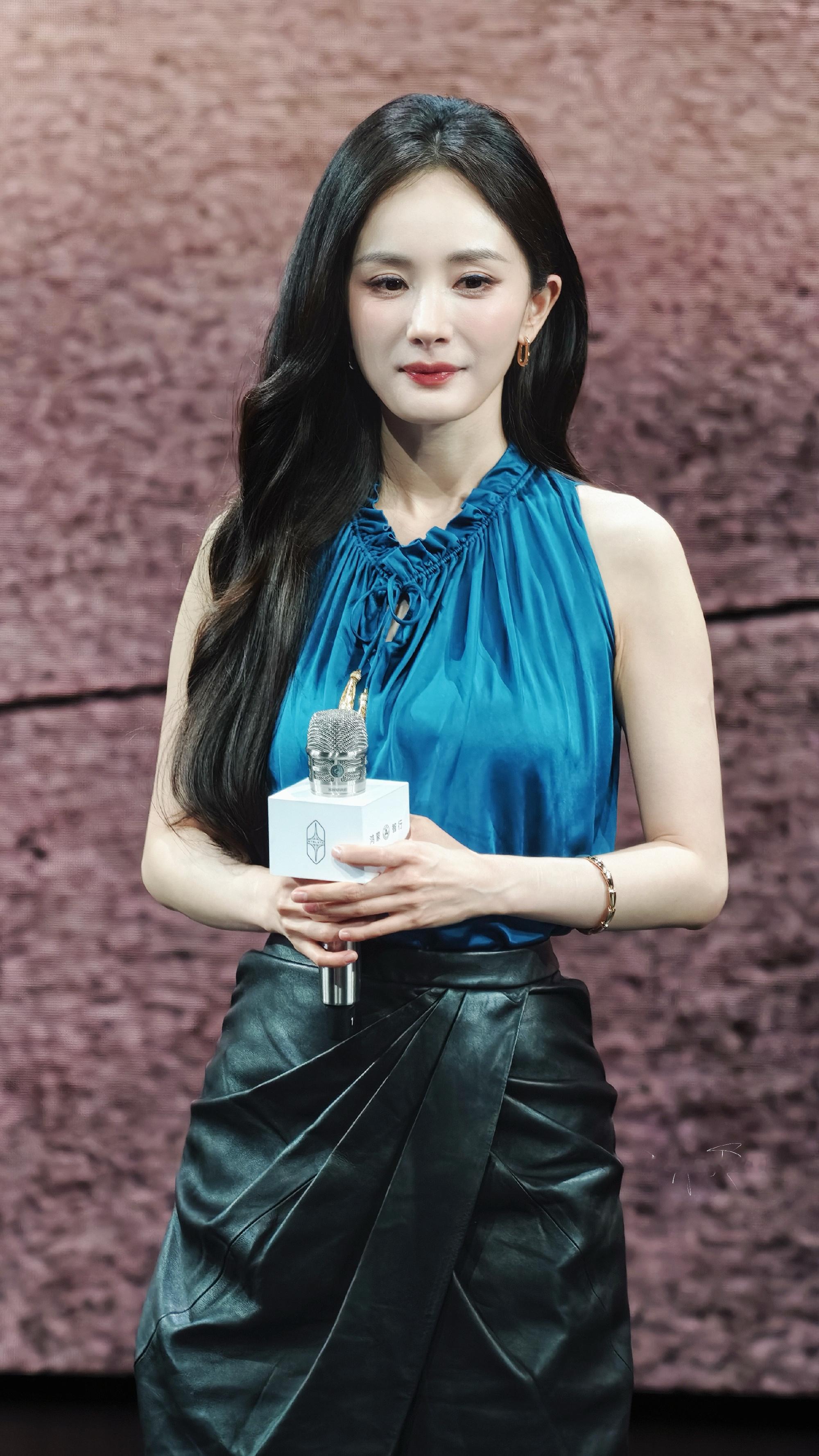 杨幂杨幂0912生日快乐 ym杨幂和火锅 “爱从来不是博弈 是坚定 是坦诚相待 