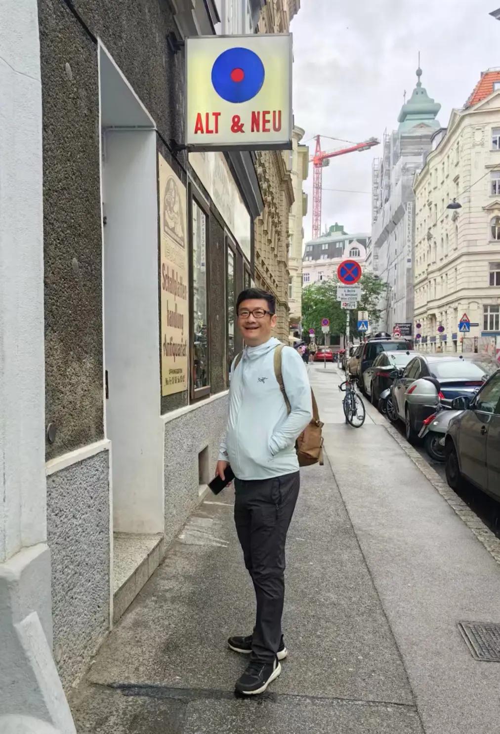 维也纳现在最红唱片店 Alt & Neu.因为出现在“爱在黎明破晓前”而成名的A