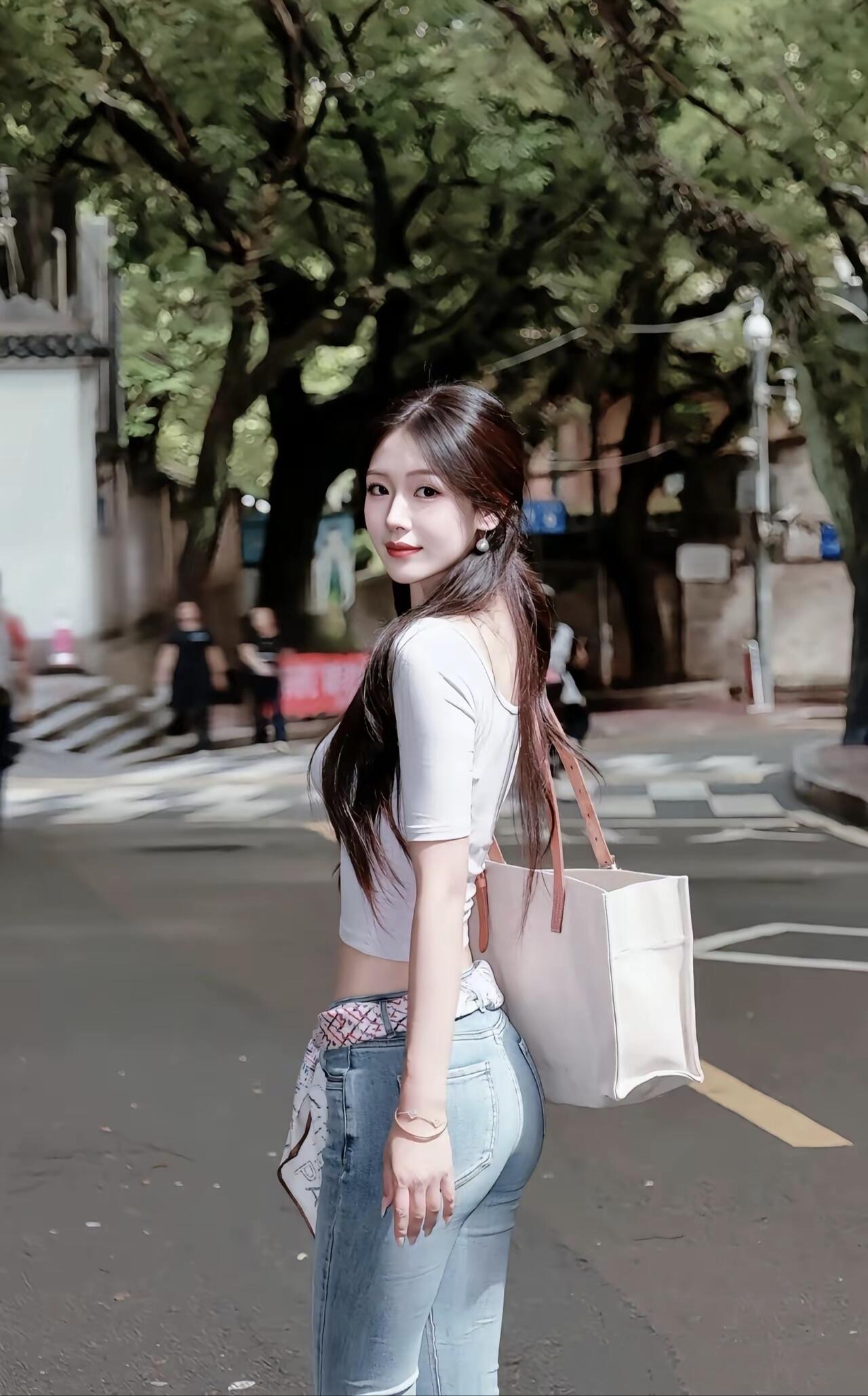 允许生活偶尔松弛下来
不用时刻紧绷，不必事事圆满
在细碎日常里感受风、阳光和温柔