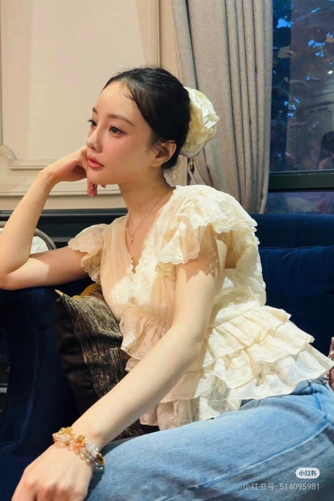 44岁李小璐状态真好，宛若少女啊…感觉她现在过得很滋润 ​​​