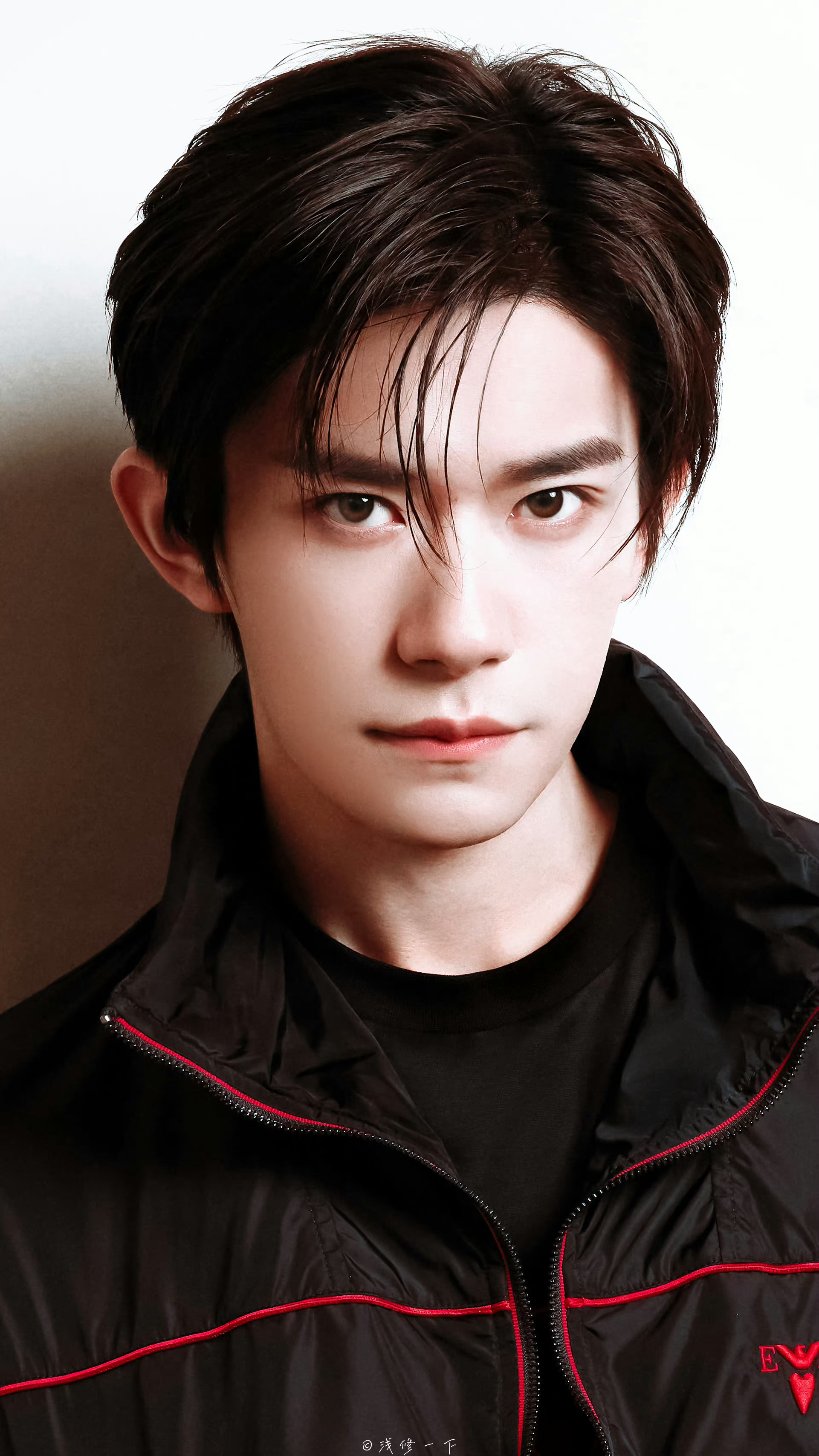 神爱世人四字 易烊千玺 yyqx 四字弟弟易烊千玺电影惊蛰无声