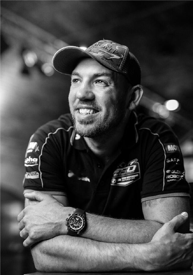 其实WSBK的车队“很穷”的，与F1与MotoGP有自己的赛车不一样，其实WSB