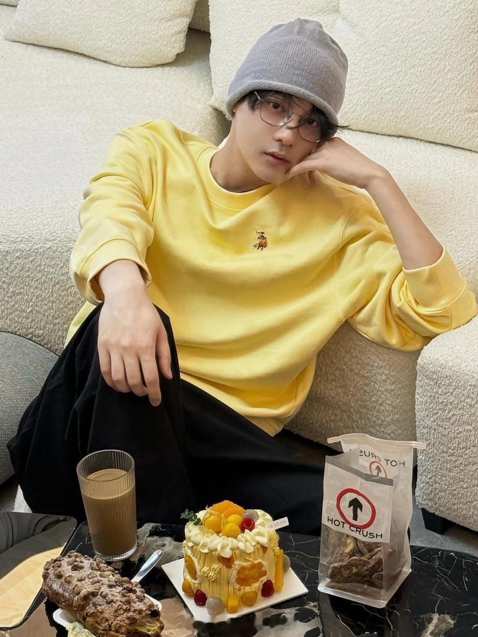 田栩宁ig更新，继续表白柠檬水。柠檬水脑袋