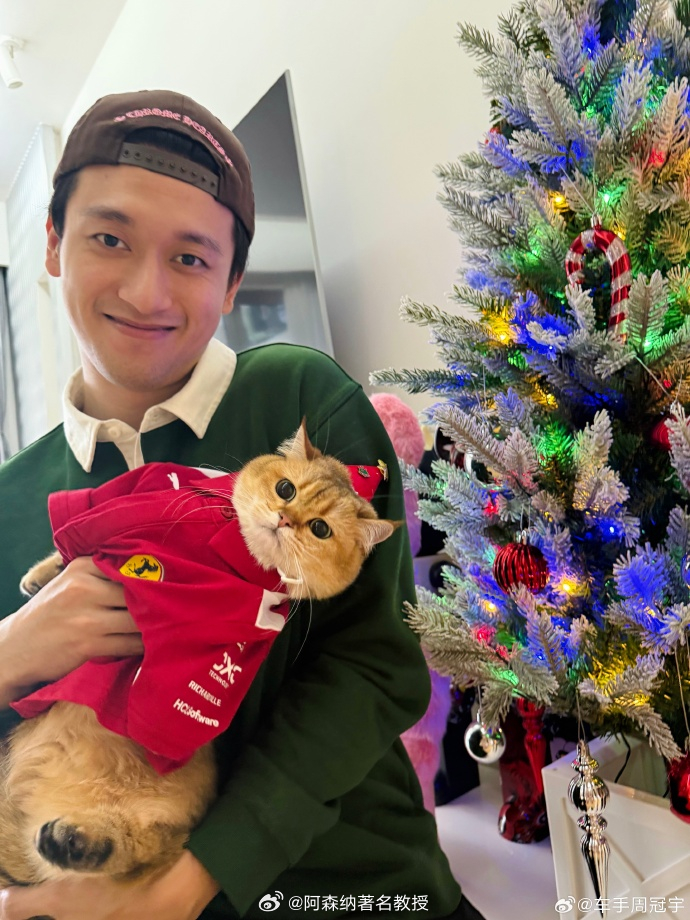 周冠宇完全猫奴来的F1中国大奖赛 原来F1赛场风驰电掣的周冠宇，私下也是爱猫人士