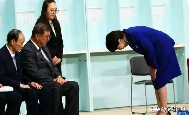 日本有些右翼人士忽然翻出一张70多年前的老纸片，指着上面“中华民国”四个大字嚷嚷