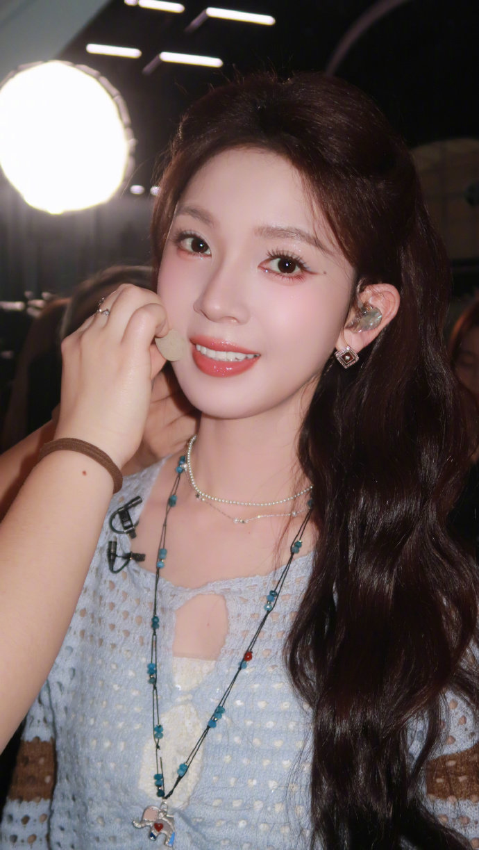 陈瑶感谢者来女乘风2026陈瑶被女生之间的惺惺相惜戳中，陈瑶认真感谢彼此陪伴，这