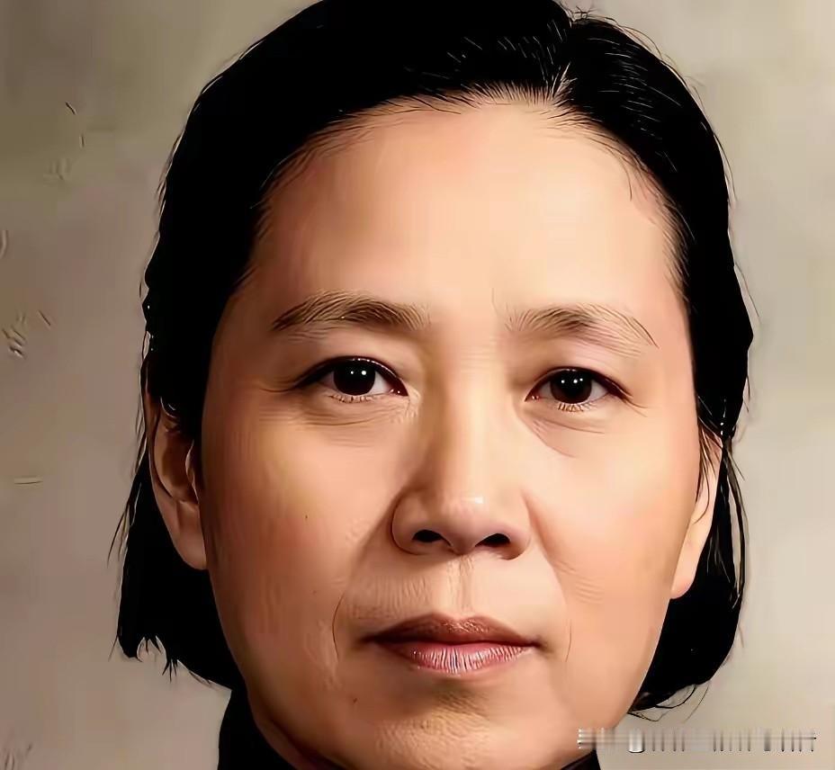 南昌起义会昌血战，陈赓膝盖骨被打碎，倒在尸堆里静待死亡。17岁女兵杨庆兰发现了他