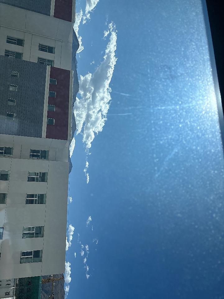 今天是星期一
每当我想起恰逢周一的时候
我就觉得又是新的开始
满满的活力

我总