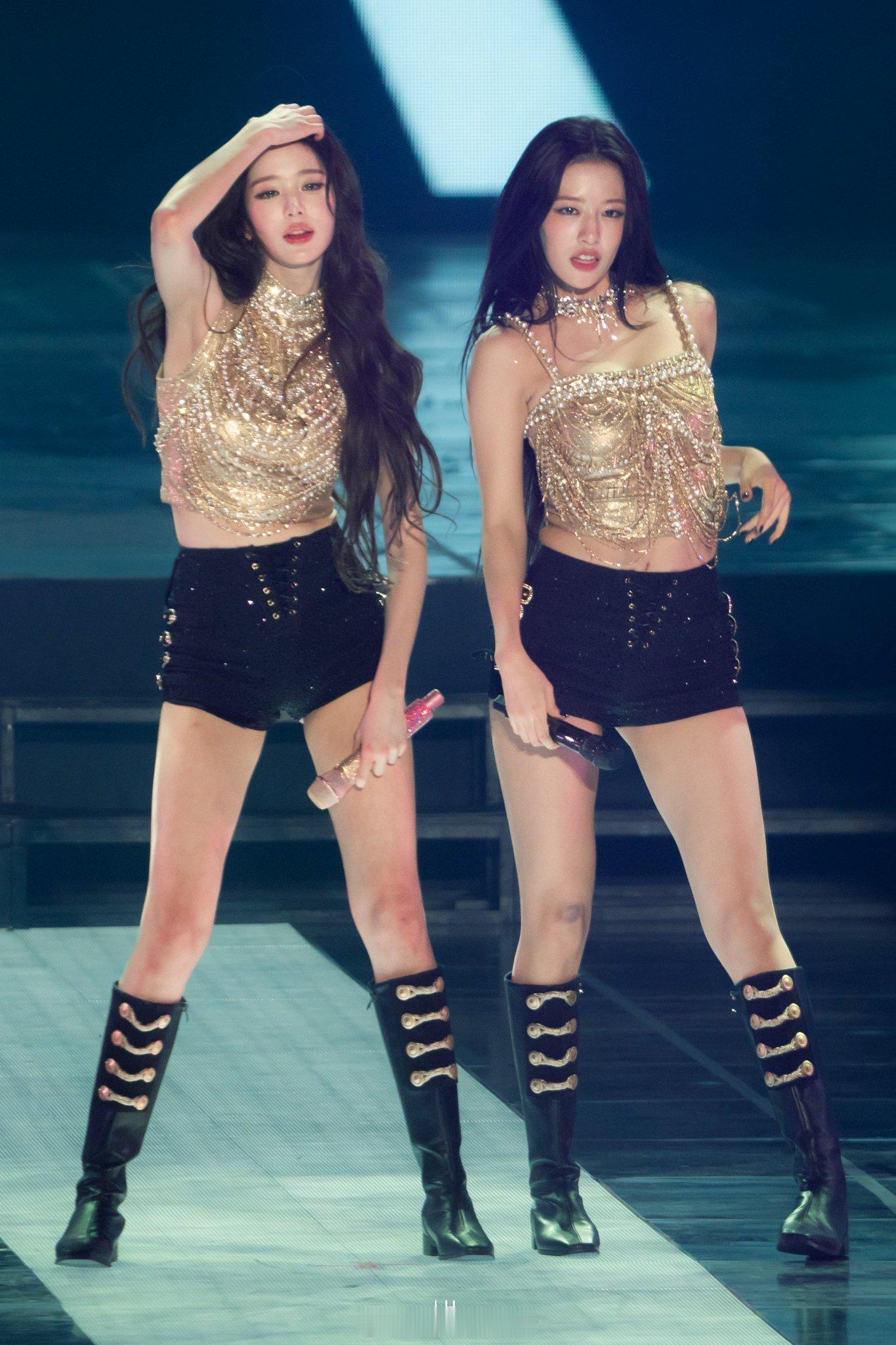 IVE张元英和安宥真的同框期待两位的精彩演出各有各的美[柯基] ​​​