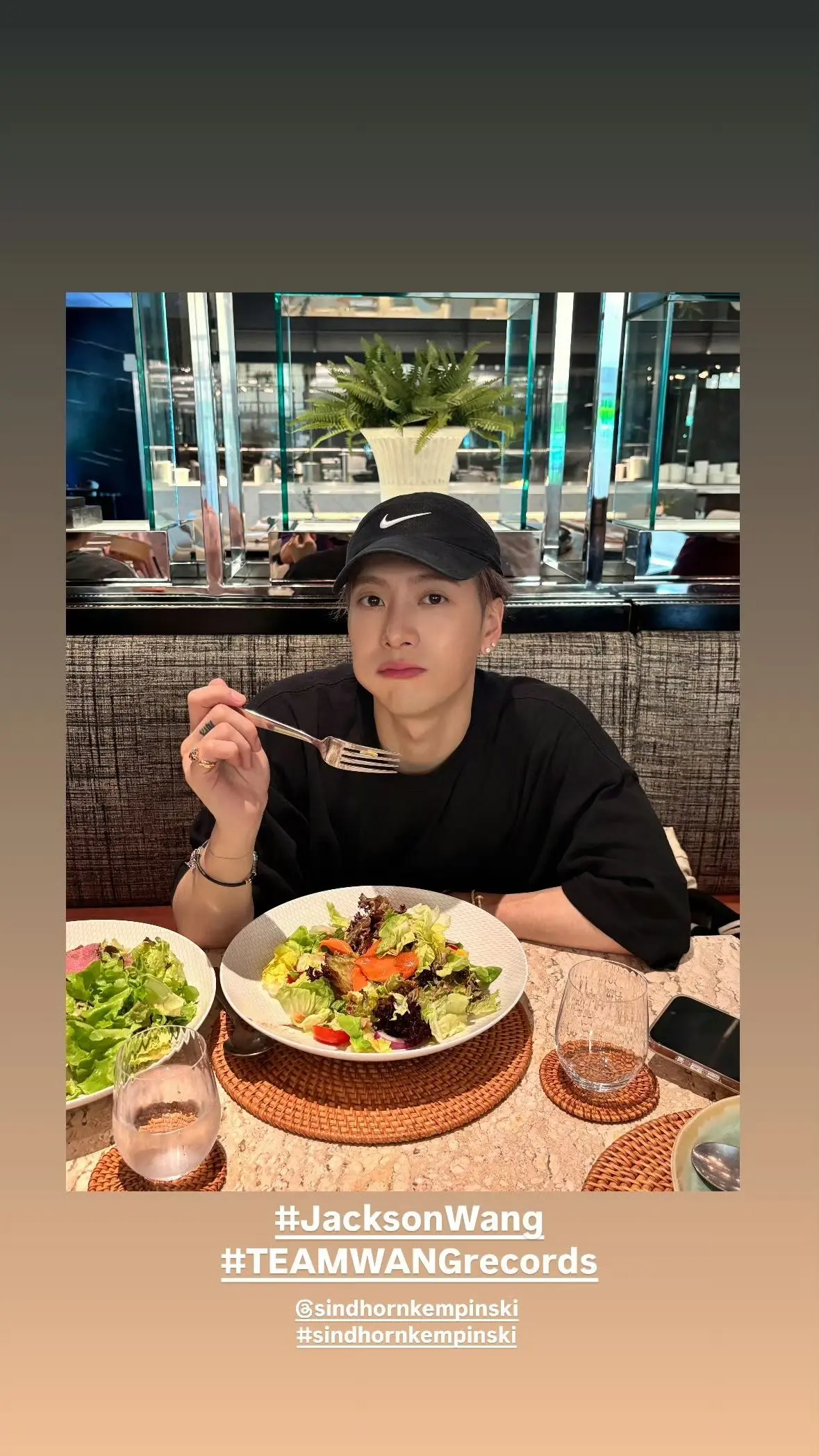 有在好好吃饭 好好工作 好好生活。