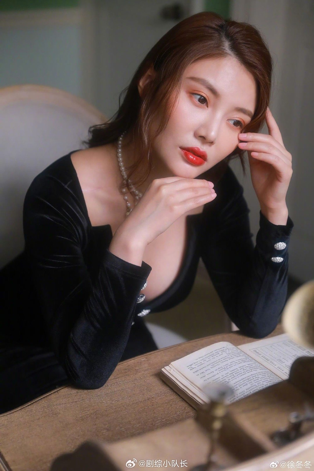 徐冬冬从来没特别瘦过 徐冬冬从来不跟白幼瘦较劲。她大方脸，她微肉，她原图直出。她