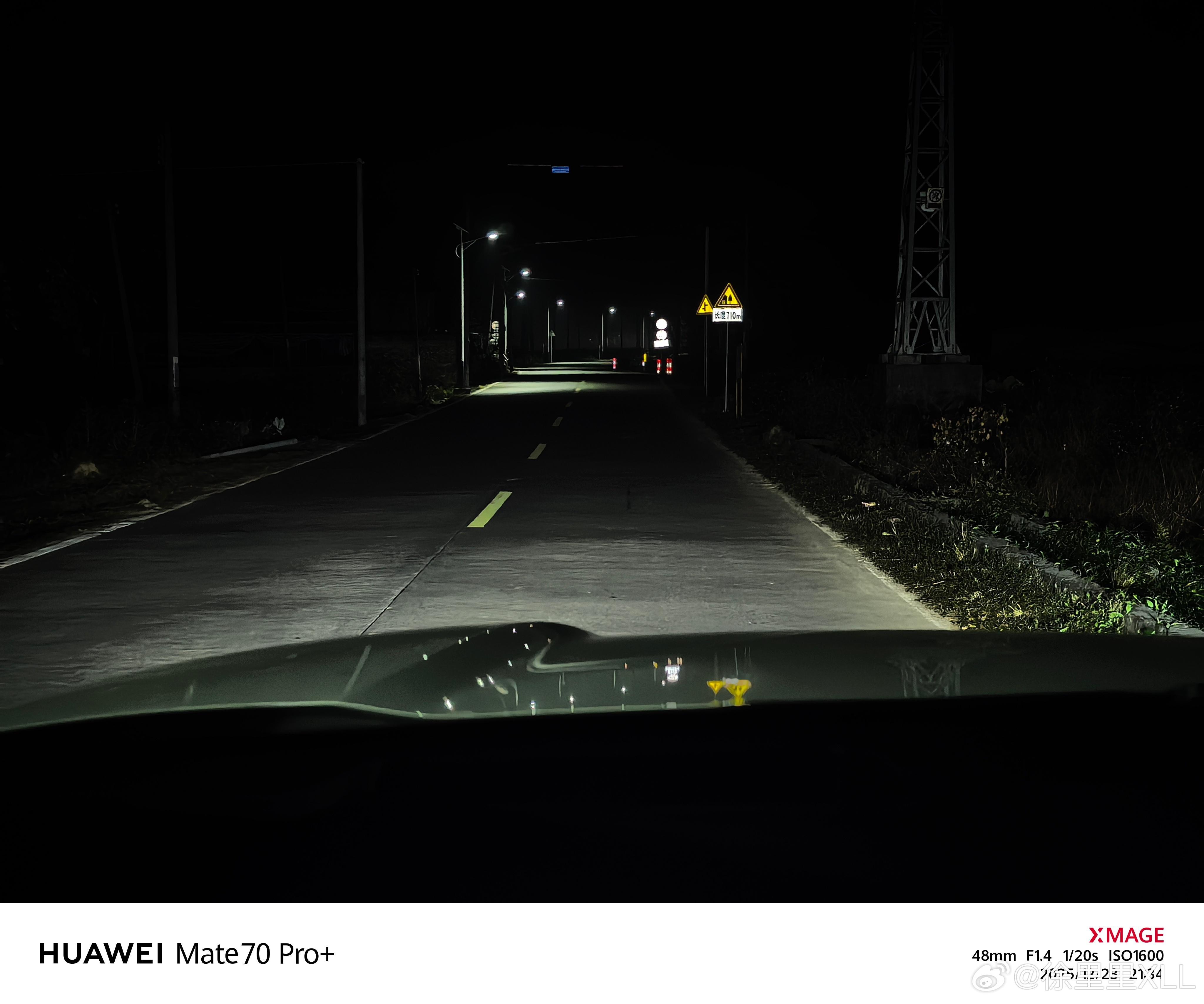 第一次用坦克500上的红外夜视功能。图1是关掉大灯，肉眼看到的。图2是打开红外夜