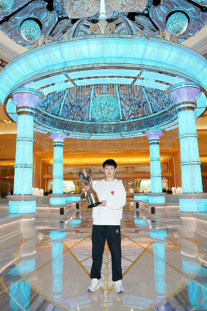 孙颖莎单打世界杯首冠两周年 孙颖莎在2024年4月21日首次夺得世界杯女单冠军，