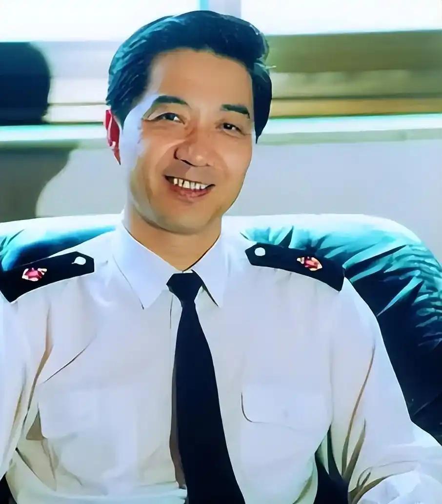 谢谢你张召忠！你真是伟大的预言家！2015年你就说过：“美国啥也不干，让东方大国