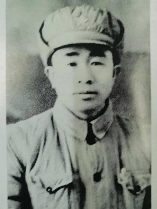 他从省军区司令转任副司令多年，离休后待遇提升至正兵团职，这背后有何独特原因？
1