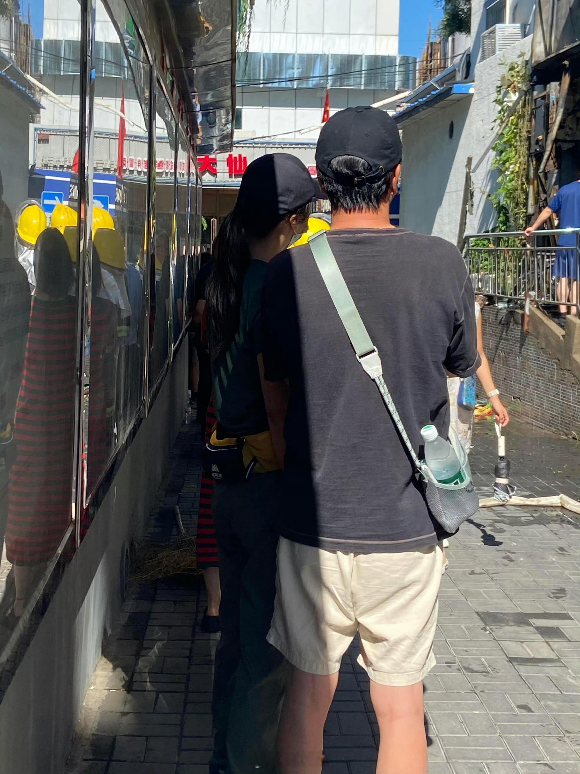 汤唯 一生爱看热闹的中国人我真不行了…看热闹绝对不能错过 ​​​