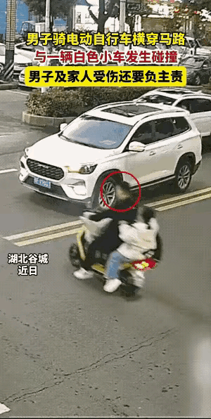 男人是家人的保护伞？
选错了人是家人的祸害！
这男子用电动车载着妻女回家，在来来