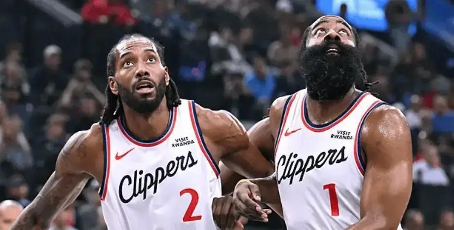 5连胜！快船防守杀回第一
 
他们靠的不是哈登刷分，是泰伦·卢把轮换砍成9人。首