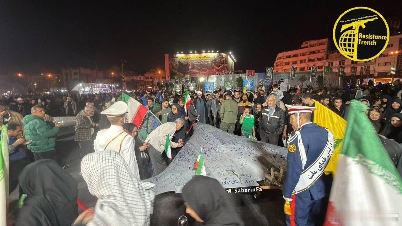 兄弟们，伊朗这个活动，我们可以效仿一下伊朗在德黑兰恩格拉布广场放了一架自杀式无人