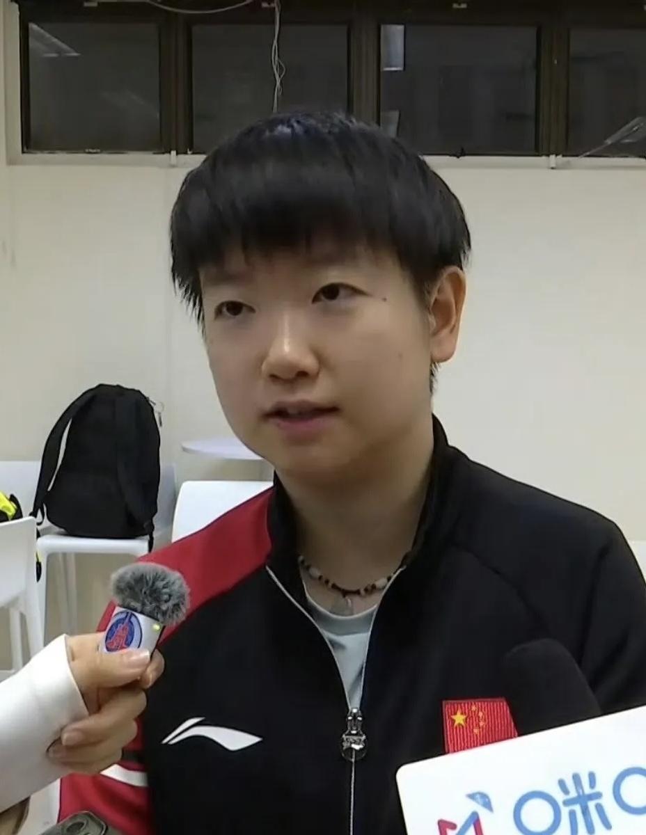 有点心疼莎莎：明明受伤，赛后采访却“故作轻松”！

莎莎说：其实第 1 局，就感