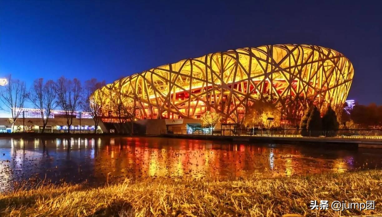 34亿建一个鸟巢，每年还要烧掉8000万维护费。当年所有人都说这是无底洞。

可