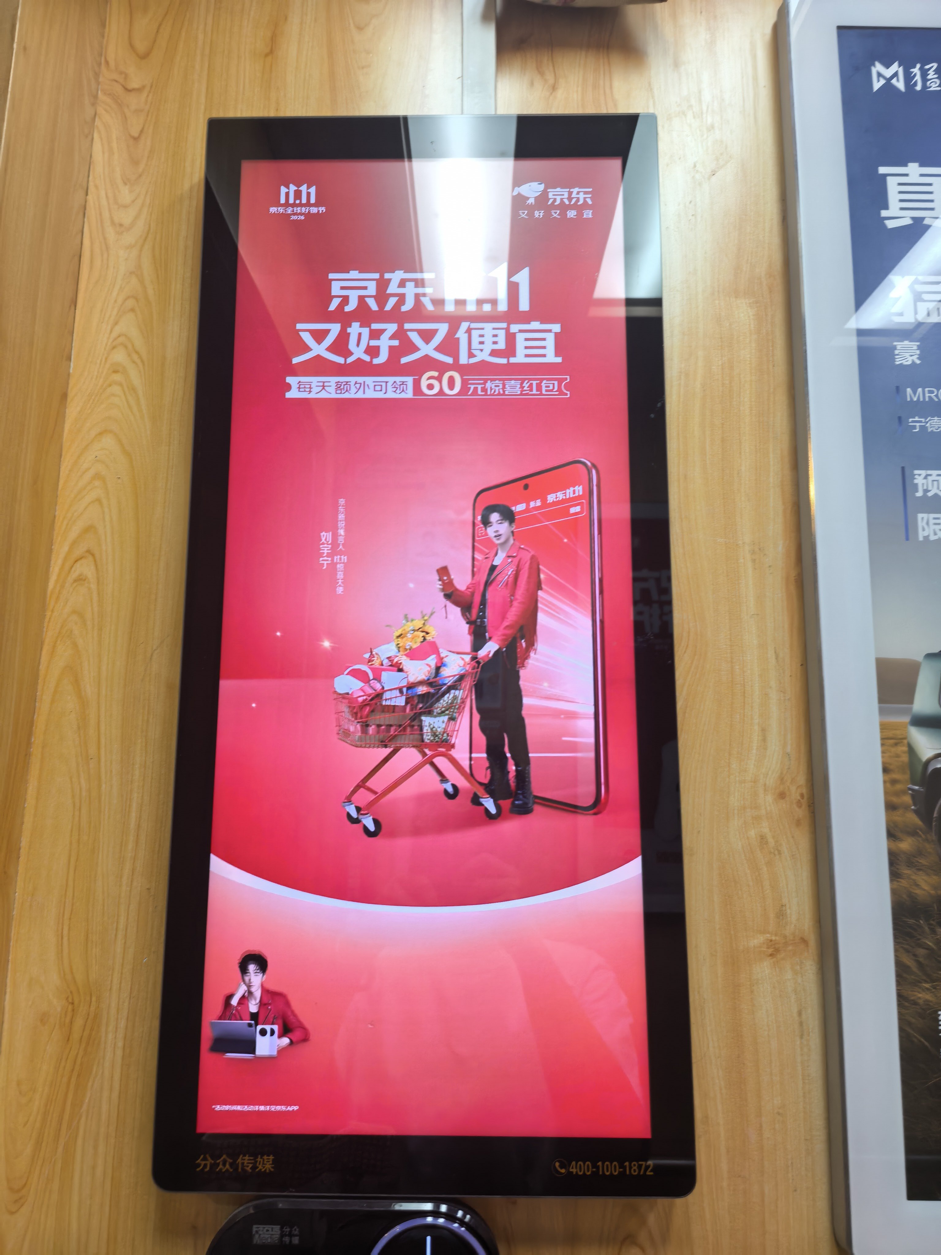 摩登兄弟[超话] 坐电梯又遇到帅气老大啦[鼓掌][鼓掌][鼓掌]别人要上电梯，只