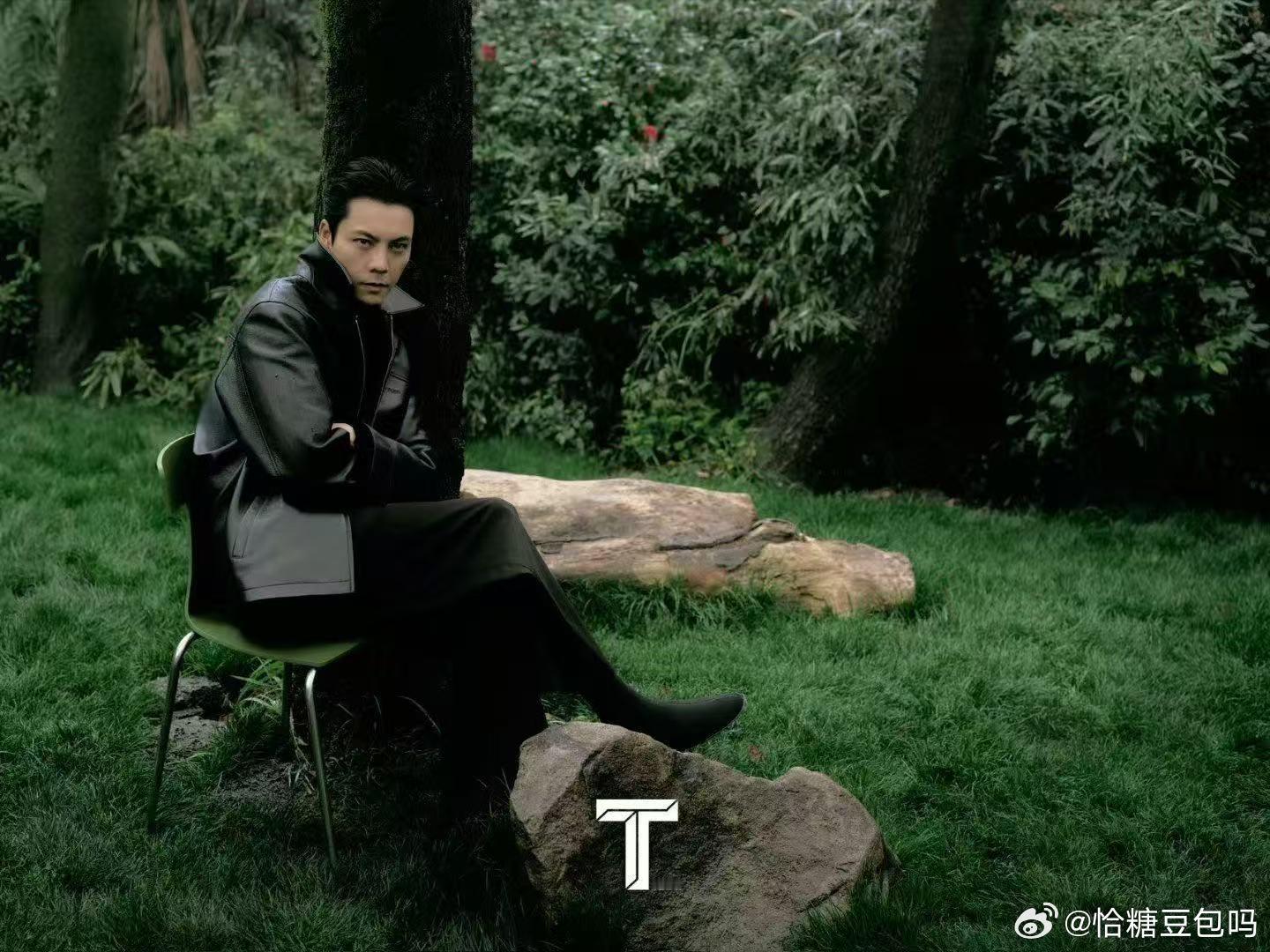 谁给陈伟霆搞的发型陈伟霆熟男感 这才是熟男该有的样子，发型利落又慵懒，配合他的气