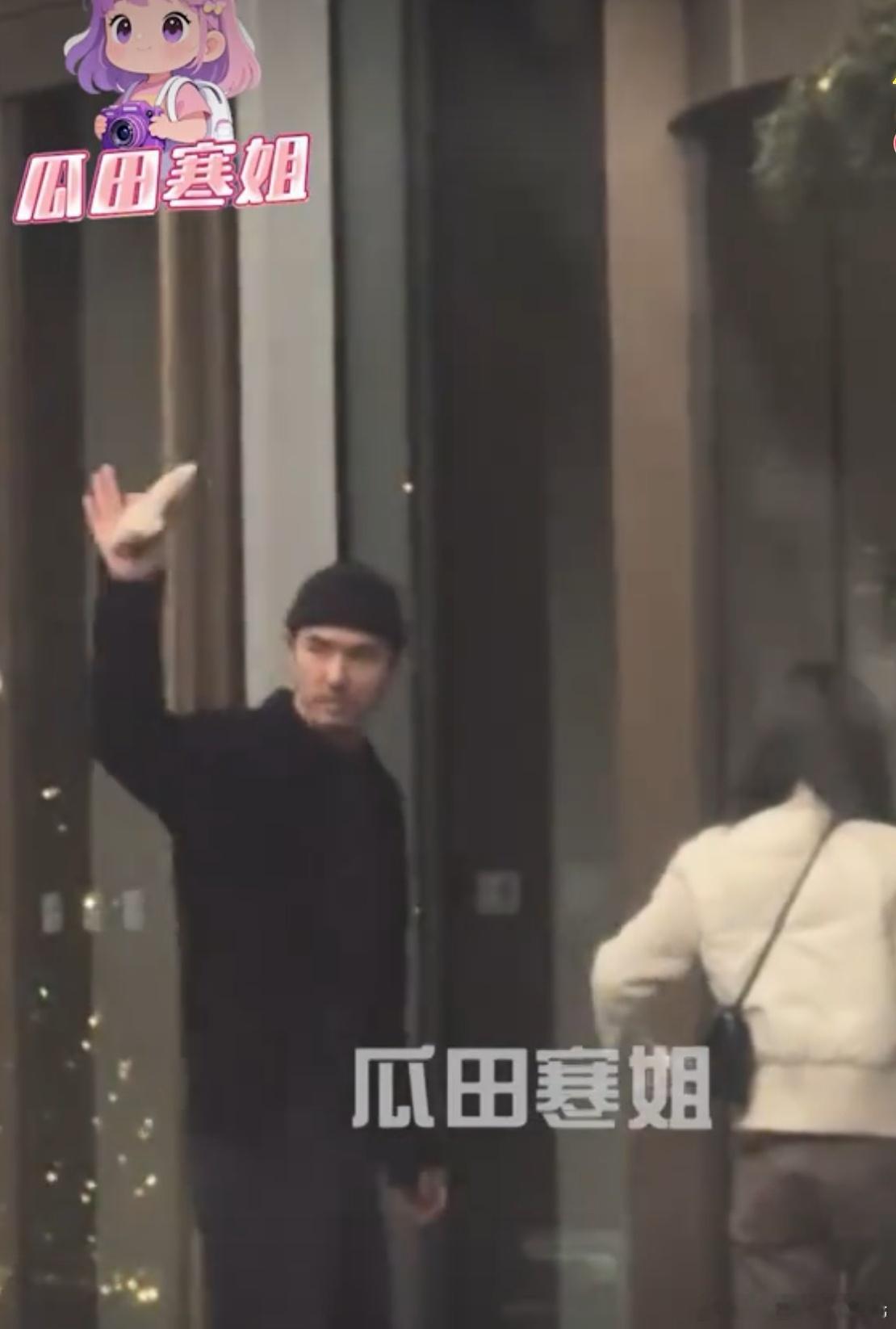 阮经天和女友同回酒店阮经天与女友同回酒店 有娱乐自媒体拍到阮经天与女友一起乘车回