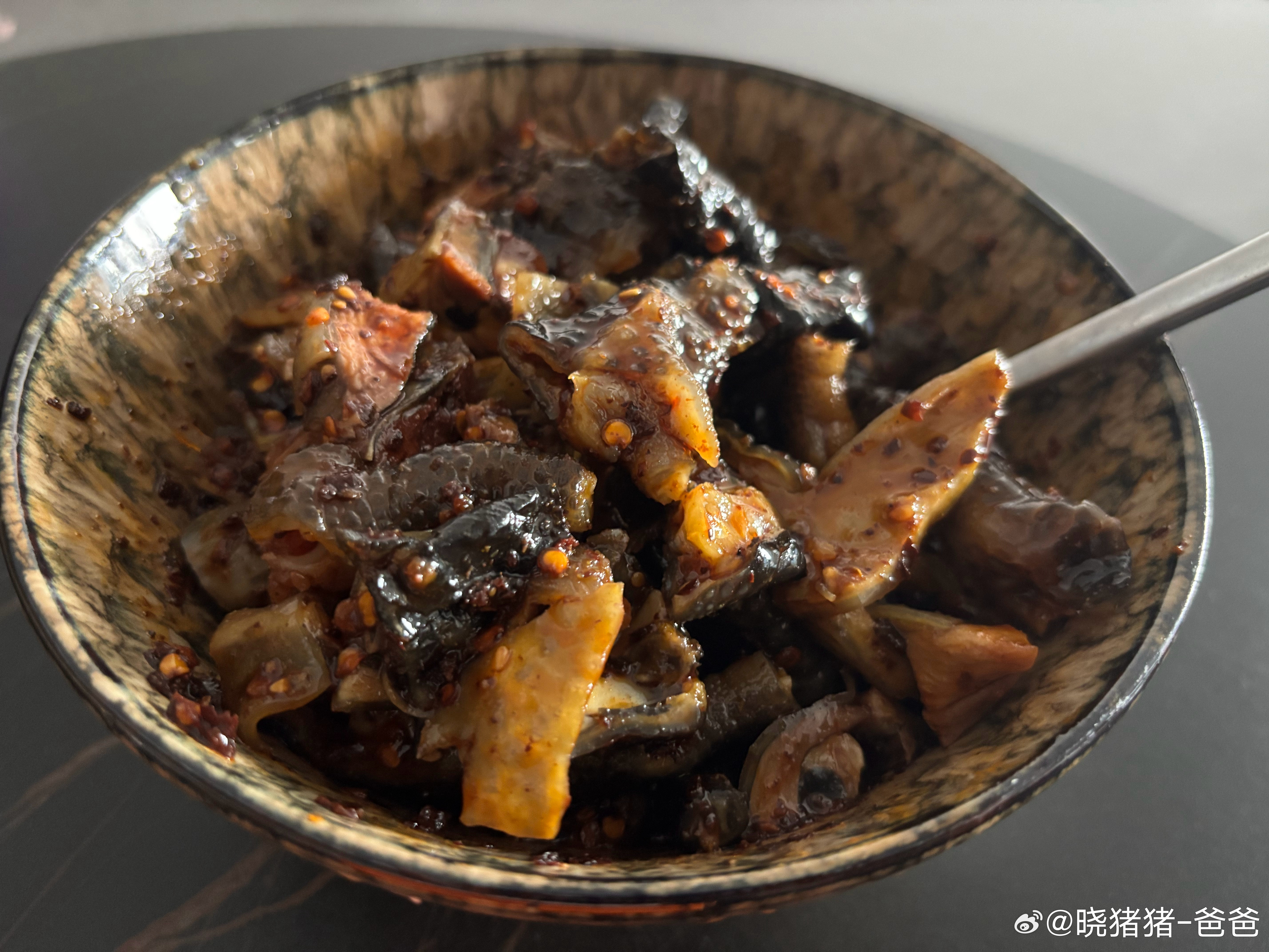 仔细看图一鸡爪的纹理……怎么会有这么好吃的凉拌土鸡？ 