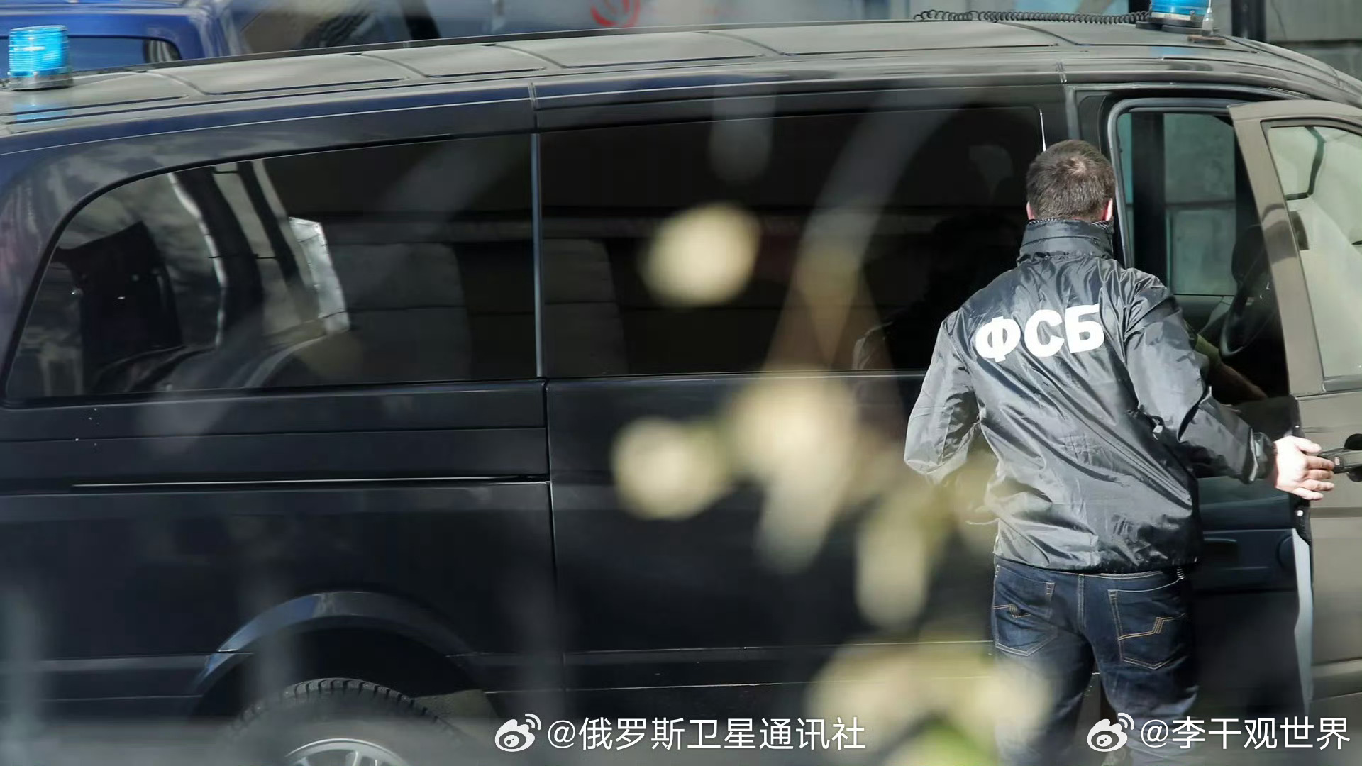【俄安全局在被捕基辅帮凶住所查获以外国炸药制作的炸弹】据俄罗斯联邦安全局消息，俄