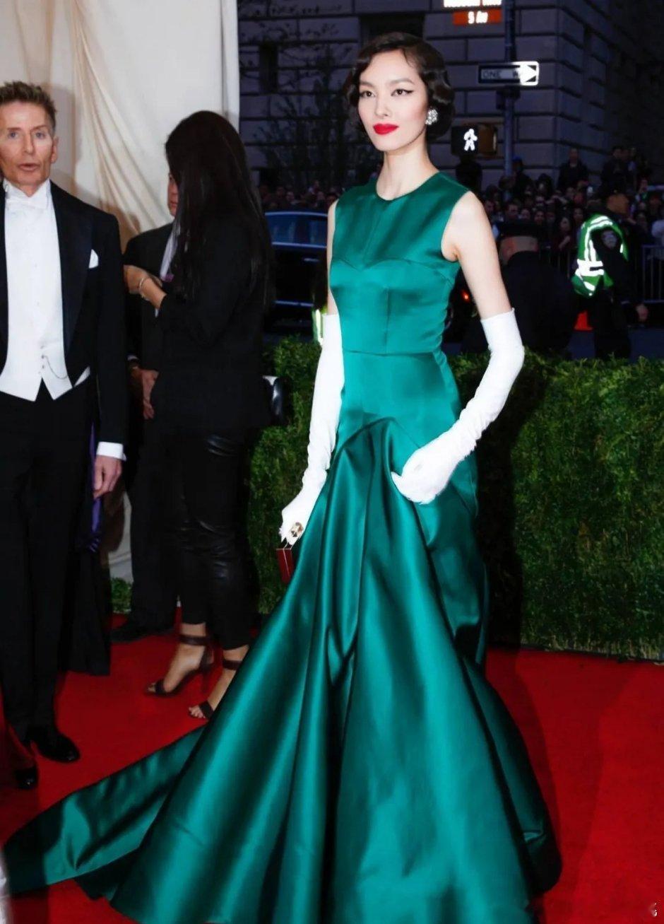 超模孙菲菲时隔七年将再战Met Gala👏🏻 目前已知要去的内娱明星宋佳和她