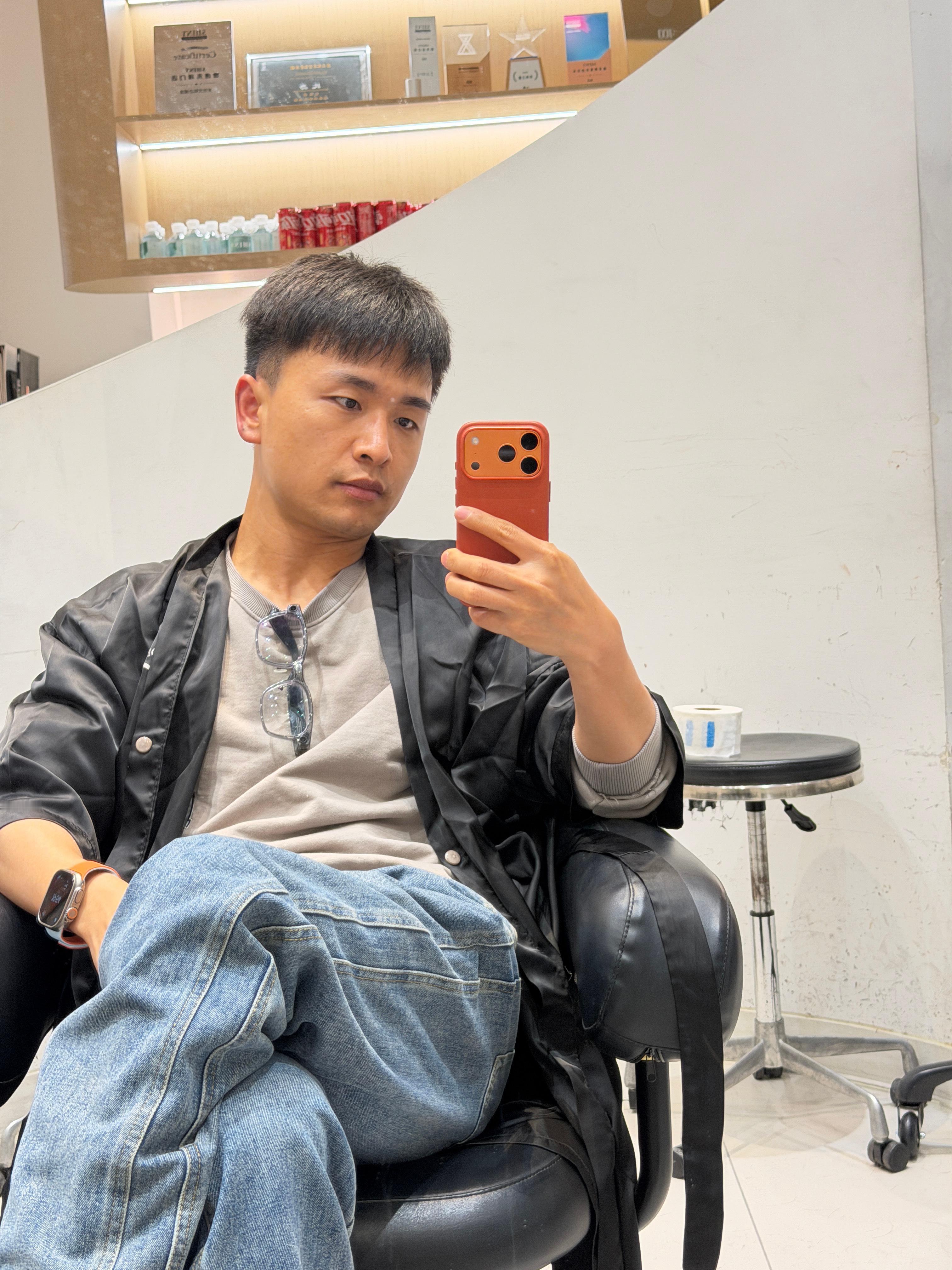 剪个头发，恍惚间像看到了天才杰灵