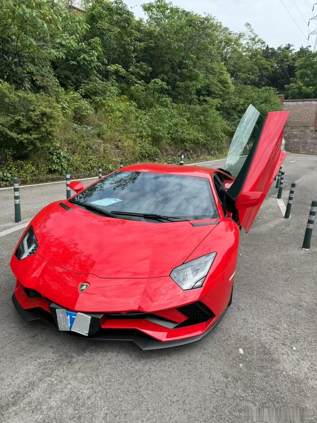 兰博基尼740 S，带菱形格座椅 碳纤维内饰 ​​​