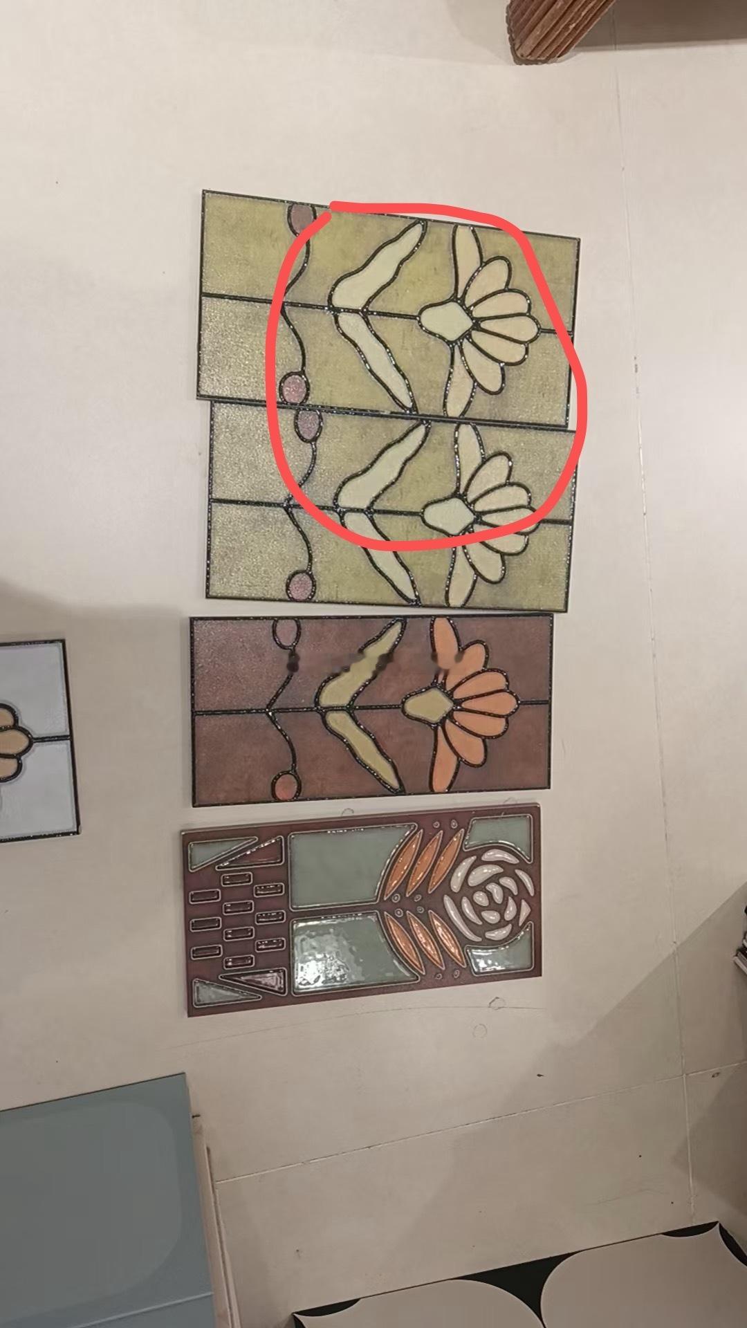 卫生间腰线砖，极限三选一，我选中间这款。 