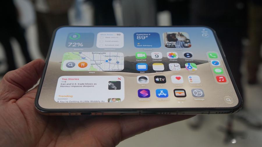 Apple iPhone Duo揭幕暗藏调侃Surface的彩蛋
Apple本周