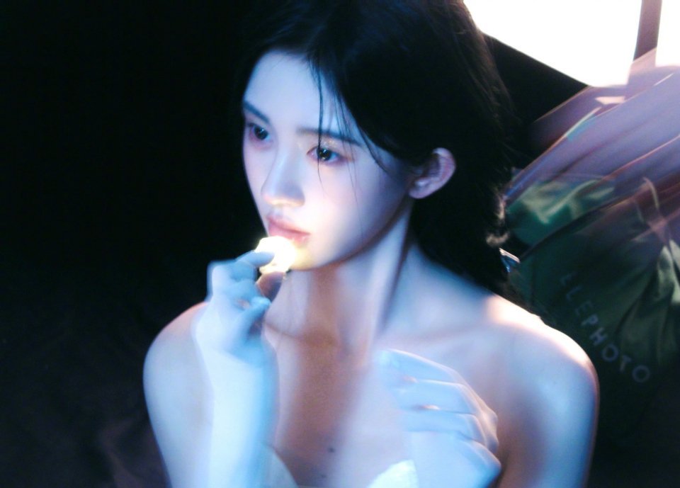 鞠婧祎[超话]  jjy 鞠婧祎千香  jjy  鞠婧祎姜黎非 希望你永远发光，