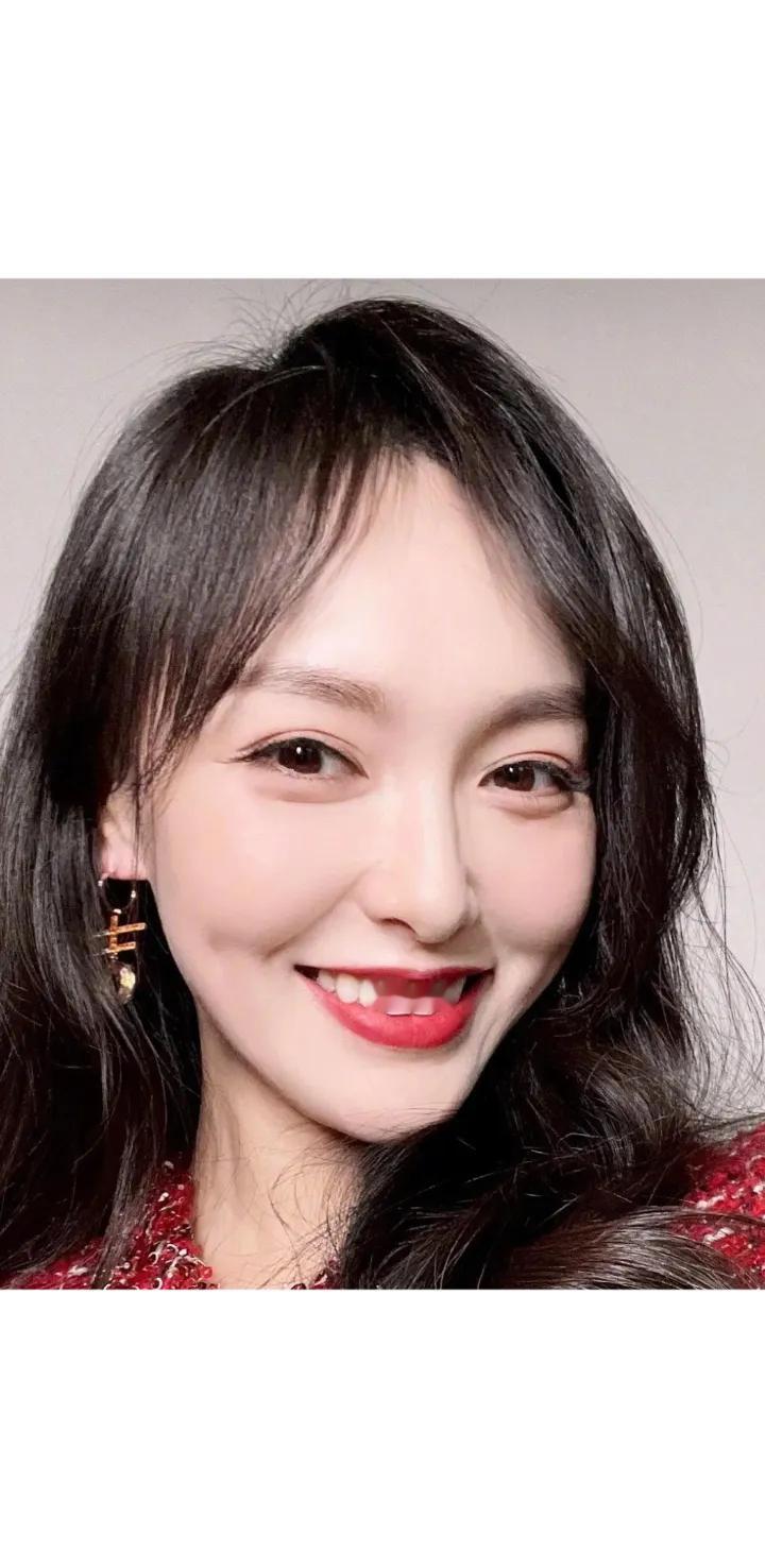 唐嫣新剧〈独身女王〉：匠心之作，璀璨绽放
 
唐嫣主演的新剧《独身女王》一登场便